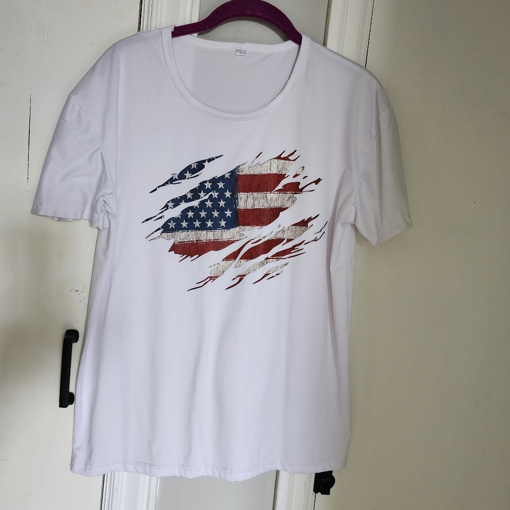 🇺🇸 NWOT American flag tshirt